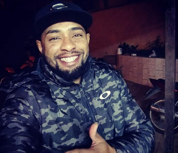 Eduardo Chaves Camilo, de 32 anos, foi morto a tiros no Bar Gordinho Samba, em Vitória