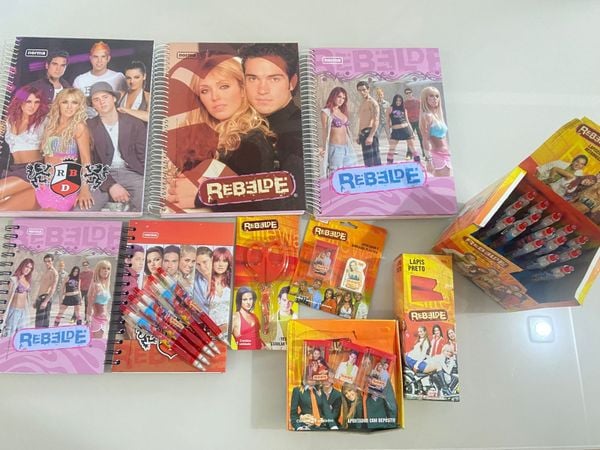 Material escolar do grupo Rebelde por Yasmin Santana