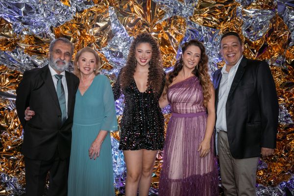 Michel e Cida Assbu,  Mariah Assbu. Marianne Assbu e Gildo Rezende Jr.