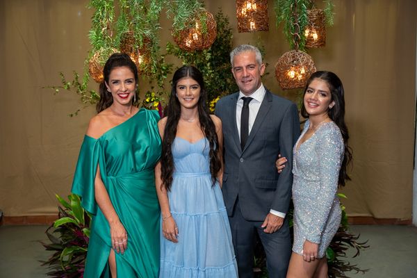 Família: Geórgia, Lara, Rodrigo e Helena