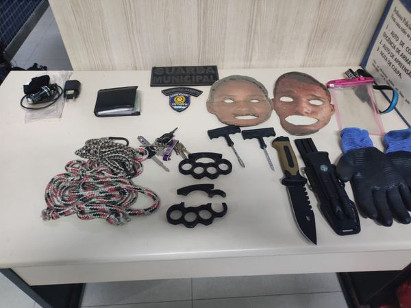 Material apreendido com suspeito de 36 anos, durante abordagem no Centro de Vila Velha