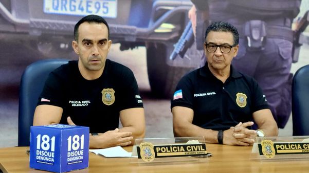 O delegado-geral da Polícia Civil, José Darcy Arruda, e o titular da Divisão Especializada de Homicídios e Proteção à Pessoa de (DHPP) de Cariacica, delegado Eduardo Khaddour, durante coletiva de imprensa na manhã desta quarta-feira (19)