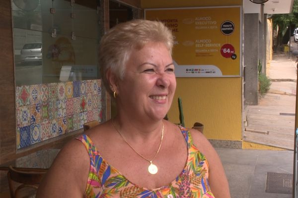 Rita Cássia Cunha, faz 60 anos hoje e veio de Guarapari