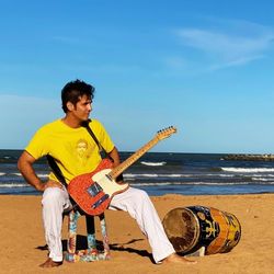 O músico Amaro Lima lançou a música "Barco do amor"