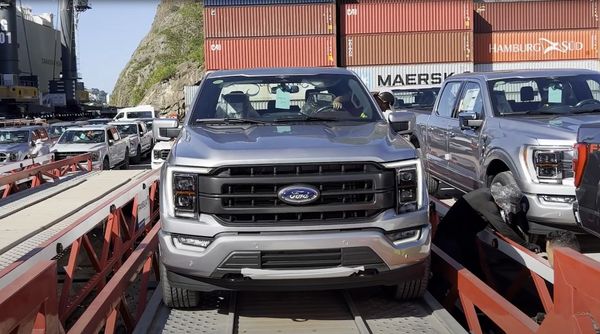 Ford F-150 chega no Porto de Vitória