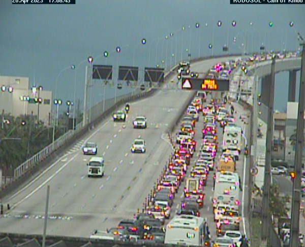 Câmeras da Rodosol mostram o tráfego intenso de veículos na Terceira Ponte