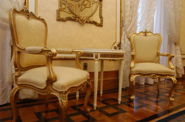 Móveis do Salão Dourado do Palácio Anchieta por Gabriel Lordêllo