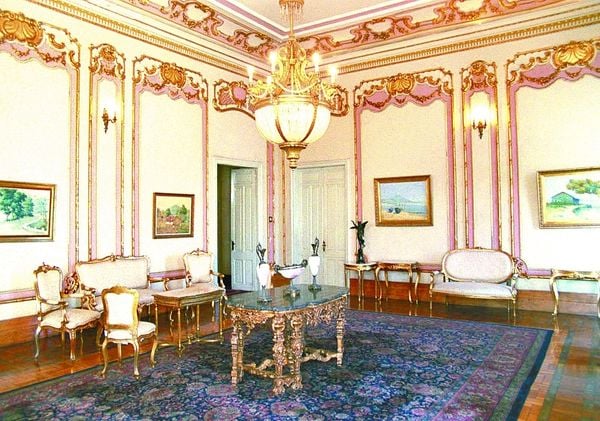 Móveis do Salão Dourado do Palácio Anchieta por Ricardo Medeiros