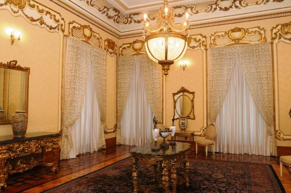 Móveis do Salão Dourado do Palácio Anchieta por Carlos Alberto Silva