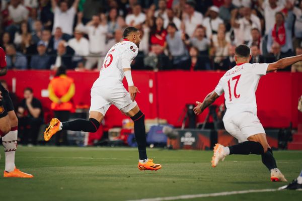 Sevilla venceu o Manchester United por 3 a 0 e está na semifinal da Liga Europa