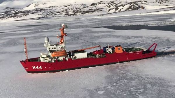 Navio de Apoio Oceanográfico “Ary Rongel” dá suporte a atividades na Antártica