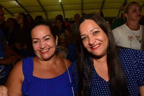 Roberto Carlos na Praça do Papa: Silvia (52) e Graça Azevedo (58) são irmãs e tem o amor pelo Rei como “herança da família”