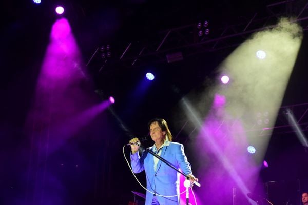 Roberto Carlos se apresenta na Praça do Papa, em Vitória, dois dias após comemorar 82 anos em Cachoeiro por Carlos Alberto Silva