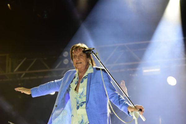 Roberto Carlos se apresenta na Praça do Papa, em Vitória, dois dias após comemorar 82 anos em Cachoeiro por Carlos Alberto Silva