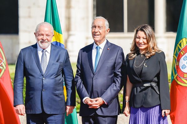 Lula, ao lado do presidente português, Marcelo Rebelo de Sousa, e da primeira-dama Janja