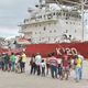 Imagem - Famílias enfrentam filas para visitar navios da Marinha em Vitória