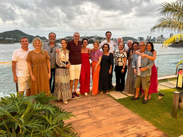 Fernando Chieppe Carreira e Andressa, Beto e Claudia Scartons, Décio e Eulalia Chieppe, Marina Giuberti, Nazaré Neves, Emiliano Tenca, Elvécio e Rose Faé, Walter Siquara, Erica Neves, André Hees e Renata Rasseli