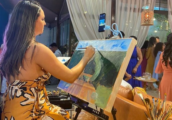 Pamela Reis chamou atenção nas redes sociais após pintar um casamento ao vivo pela primeira vez