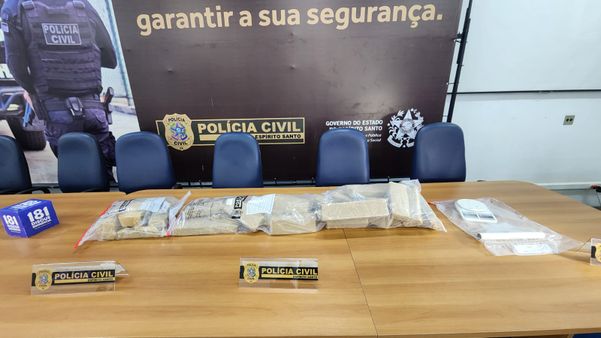 Polícia apreende 26 kg de maconha enterrada em área de mata em Aracruz