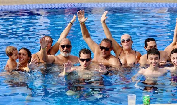 Tia Penha celebra 80 anos com a família na Bahia