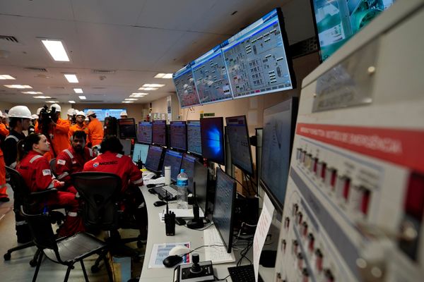  Anita Garibaldi, navio-plataforma da Petrobrás no Estaleiro Jurong, em Aracruz por Fernando Madeira