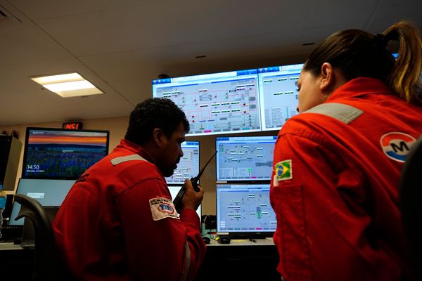  Anita Garibaldi, navio-plataforma da Petrobrás no Estaleiro Jurong, em Aracruz por Fernando Madeira