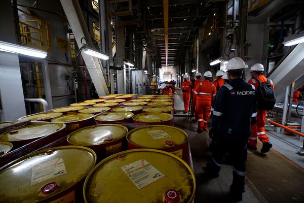  Anita Garibaldi, navio-plataforma da Petrobrás no Estaleiro Jurong, em Aracruz por Fernando Madeira