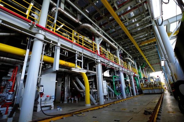  Anita Garibaldi, navio-plataforma da Petrobrás no Estaleiro Jurong, em Aracruz por Fernando Madeira