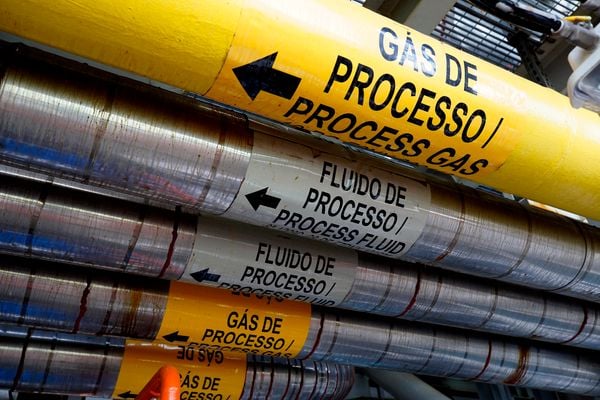  Anita Garibaldi, navio-plataforma da Petrobrás no Estaleiro Jurong, em Aracruz por Fernando Madeira