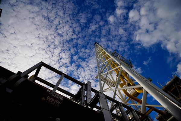  Anita Garibaldi, navio-plataforma da Petrobrás no Estaleiro Jurong, em Aracruz por Fernando Madeira