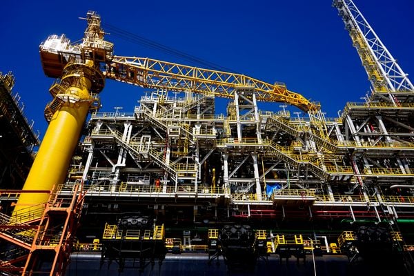  Anita Garibaldi, navio-plataforma da Petrobrás no Estaleiro Jurong, em Aracruz por Fernando Madeira