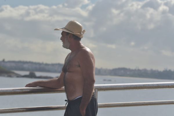 Guarda-corpos da Ilha do Frade, em Vitória, apresentam sinais de ferrugem por Ricardo Medeiros