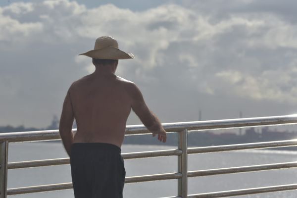 Guarda-corpos da Ilha do Frade, em Vitória, apresentam sinais de ferrugem por Ricardo Medeiros