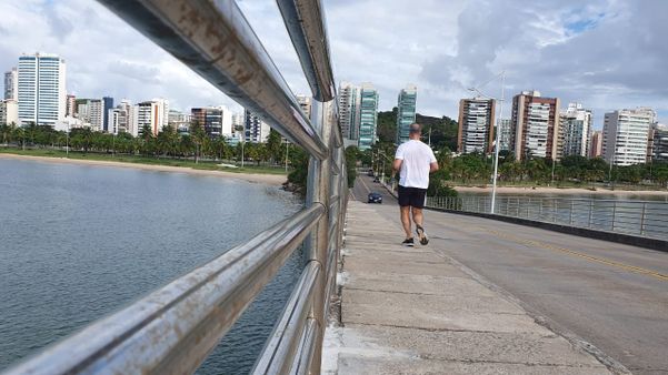 Guarda-corpos da Ilha do Frade, em Vitória, apresentam sinais de ferrugem por Ricardo Medeiros