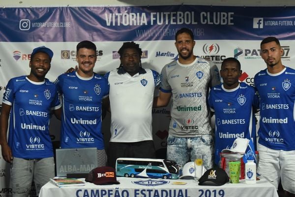 Breno, Willian Gaúcho, Ney Barreto, Jonathan, Marcudinho e Vitão em evento do Vitória F.C