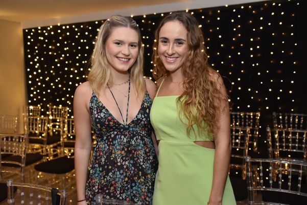 Vitoria Schultz e Brisa Paolinelli 