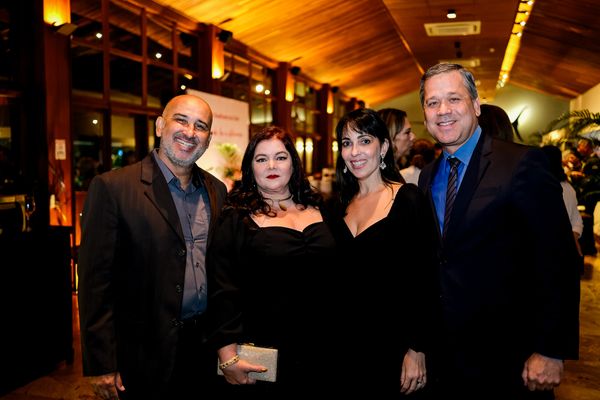 Alex Mariano,  Kelly Petronetto, Karina e  Fabiano Pereira