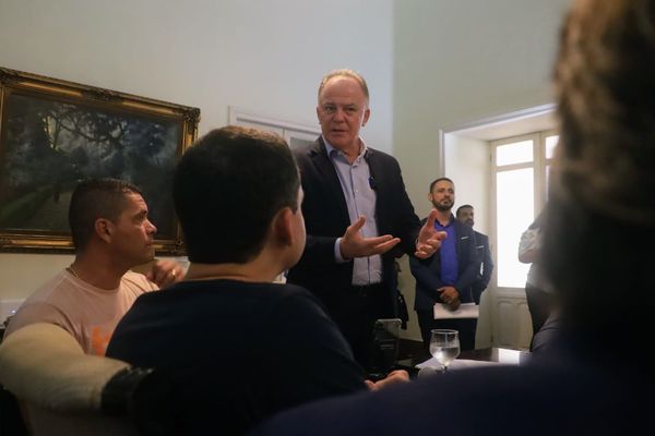 Governador Renato Casagrande prometeu melhorias para comunidades de Vitória