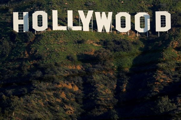 A icônica placa de Hollywood fica em uma colina no bairro de Los Angeles, California