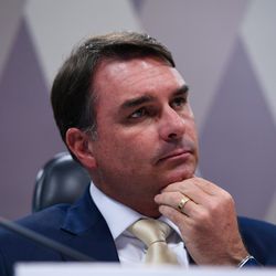 "Na minha opinião, não havia problema, já que ele faz apenas uma saudação. Não falou de processo, que é a vedação da cautelar", disse filho do ex-presidente