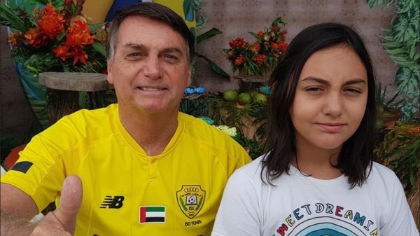 O ex-presidente Jair Bolsonaro, com a filha Laura