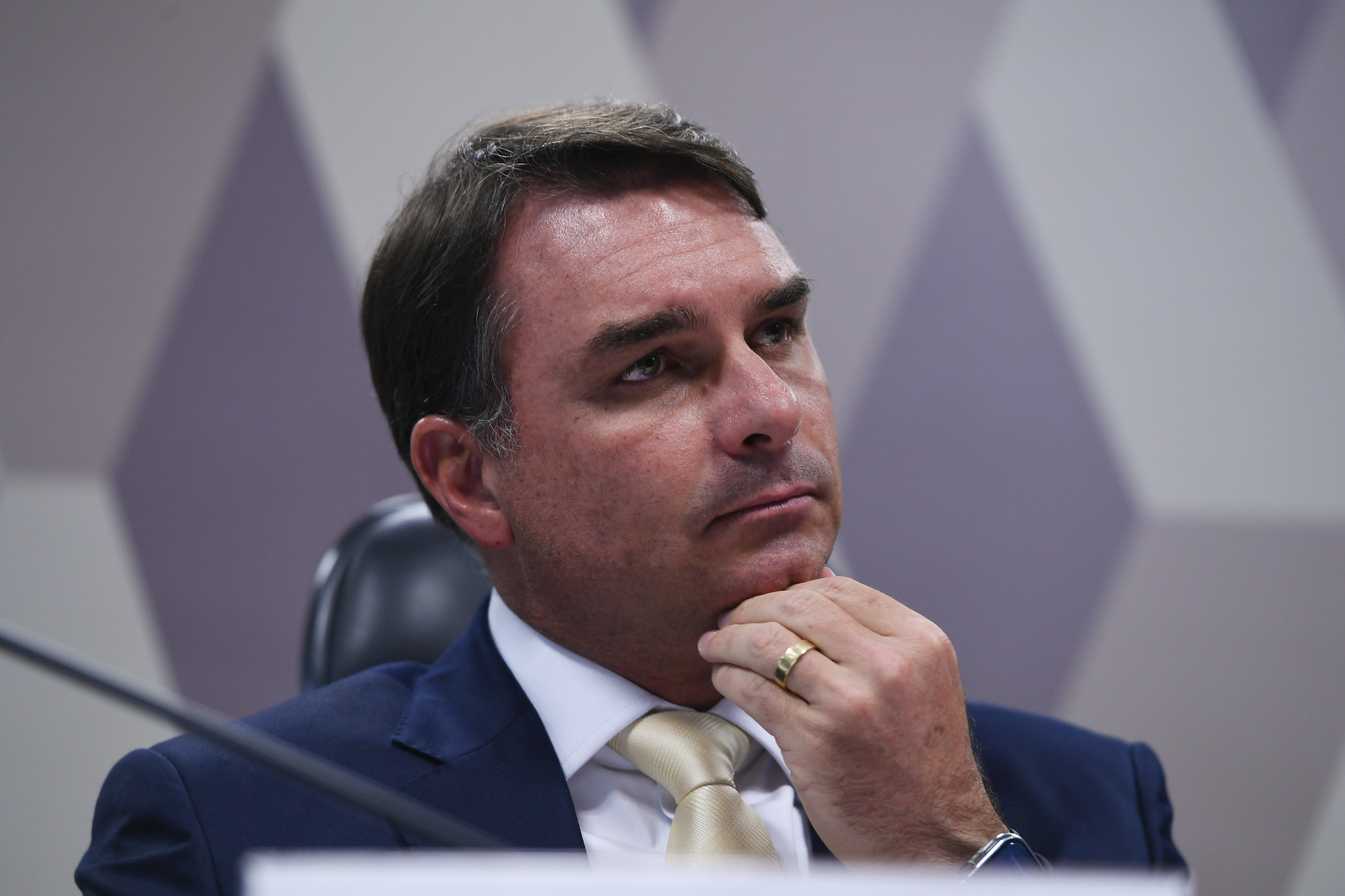 Decisão de ex-presidente sobre destino do filho tende a favorecer Eduardo Paes (PSD), que buscará a reeleição