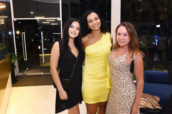 Junia Souza, Daniela Carla e Rose Frizzera