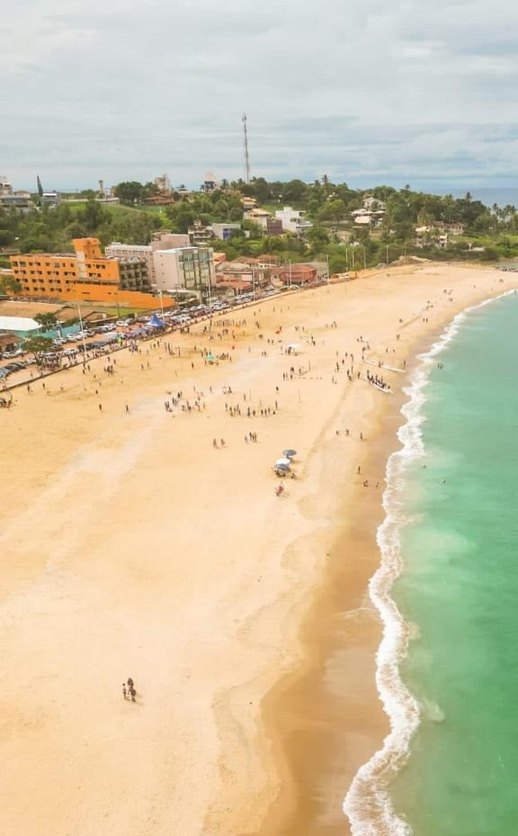Praia de Meaípe, em Guarapari, após obras para aumentar a faixa de areia por Tiago Montes