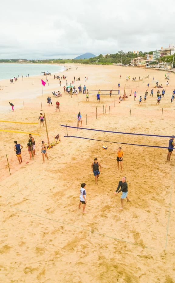 Praia de Meaípe, em Guarapari, após obras para aumentar a faixa de areia por Tiago Montes