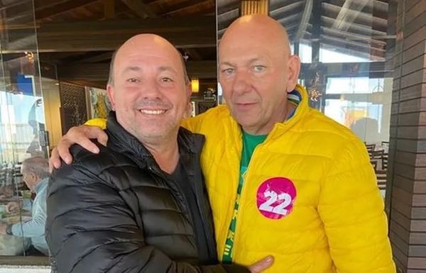 Prefeito de Brusque, Ari Vequi, com o empresário Luciano Hang