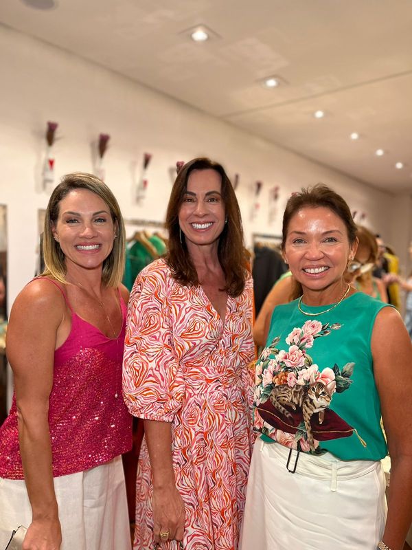 Roberta Drummond, Luciana Almeida e Ana Clark 