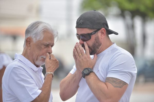 Familiares e amigos do músico Guilherme Rocha realizam manifestação contra a violência por Ricardo Medeiros