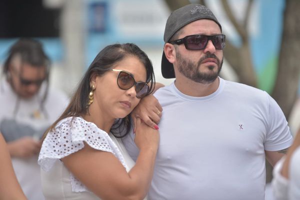 Familiares e amigos do músico Guilherme Rocha realizam manifestação contra a violência por Ricardo Medeiros