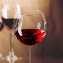 Taças de vinho tinto